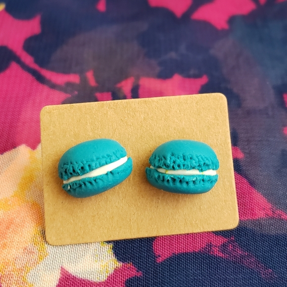 🦄🦄Polymer clay handmade macaroon stud earrings - Picture 3 of 3